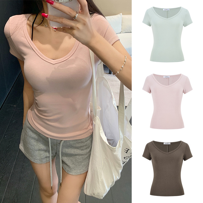 <Moses Queen> เสื้อยืดแขนสั้นคอวีเข้ารูป เปิดไหล่ ดีไซน์เรียบหรูและเย้ายวนใจ สำหรับผู้หญิง เสื้อทรงเข้ารูปคอต่ำสำหรับฤดูร้อน
