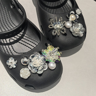 รองเท้าบัลเล่ต์ดอกไม้ประดับด้วยมุกเงินและเลื่อม สไตล์หรูหราส…