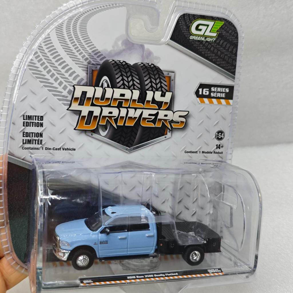 สีเขียว 1: 64 Dual Drive Series 16-2018 Ram 3500 Dually Strawbed 46160-C