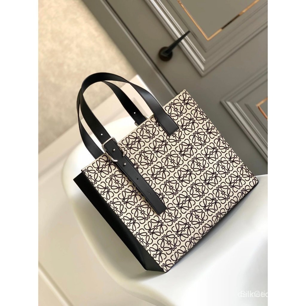 LOEWE Luojia Bags Lo*we New Jacquard Design Tole กระเป๋าถือมาถึงด้วยสายหัวเข็มขัดปรับได้เฉพาะด้านบนส