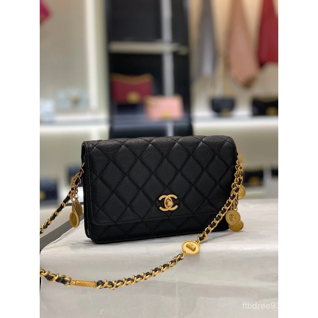 CHANEL23c Black Caviar Cowhide Gold Coin woc Chain Bag
