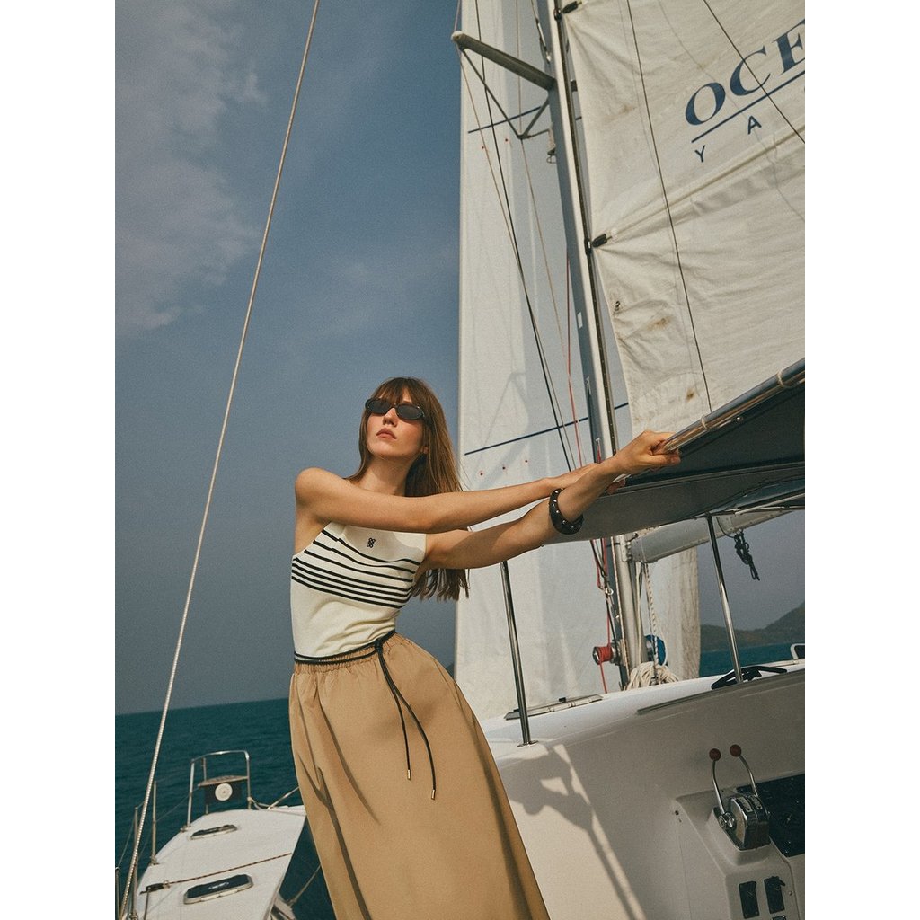 [Pomelo] เดรสยาวแขนกุดลายทางดีไซน์ผ้าต่อ / Sleeveless Striped Knit and Poplin Midi Dress