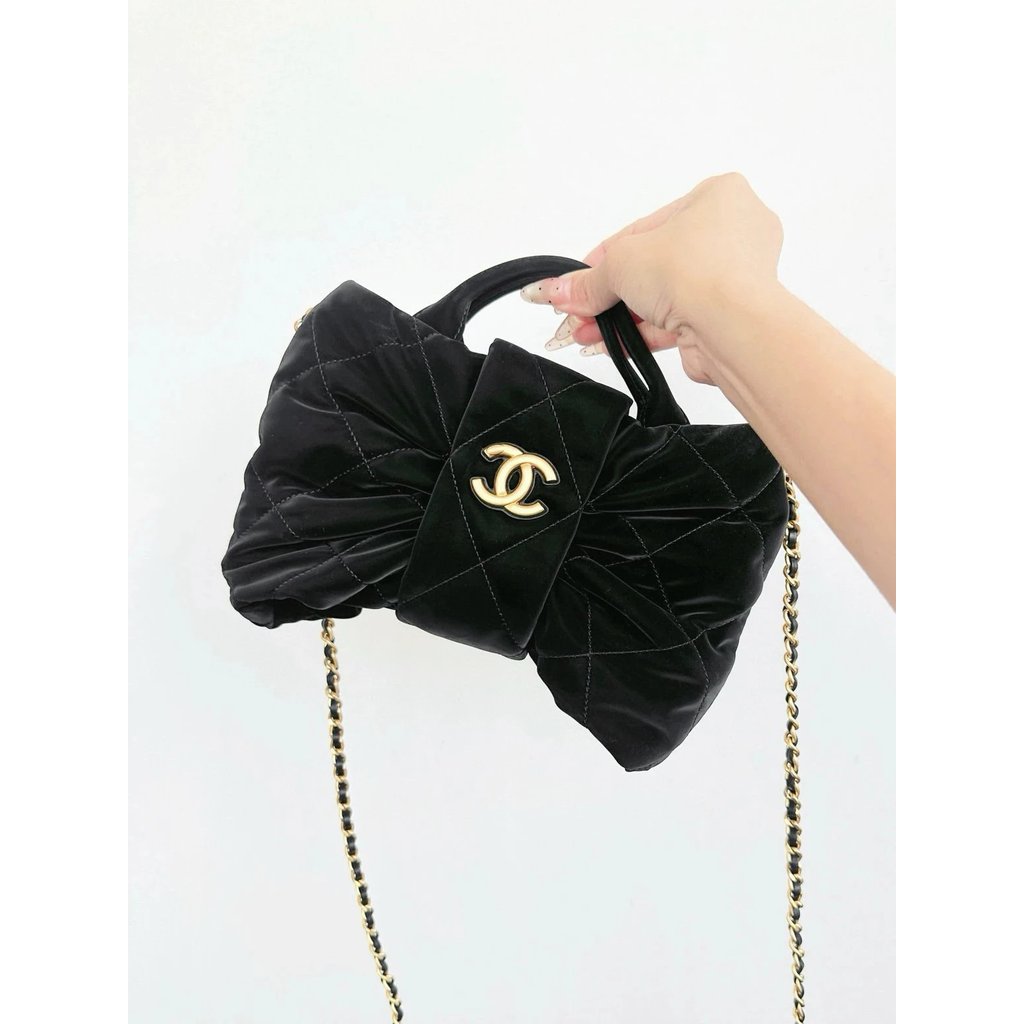 กระเป๋าสุภาพสตรี CHANEL แบบสายโซ่ ออกแบบใหม่ล่าสุด