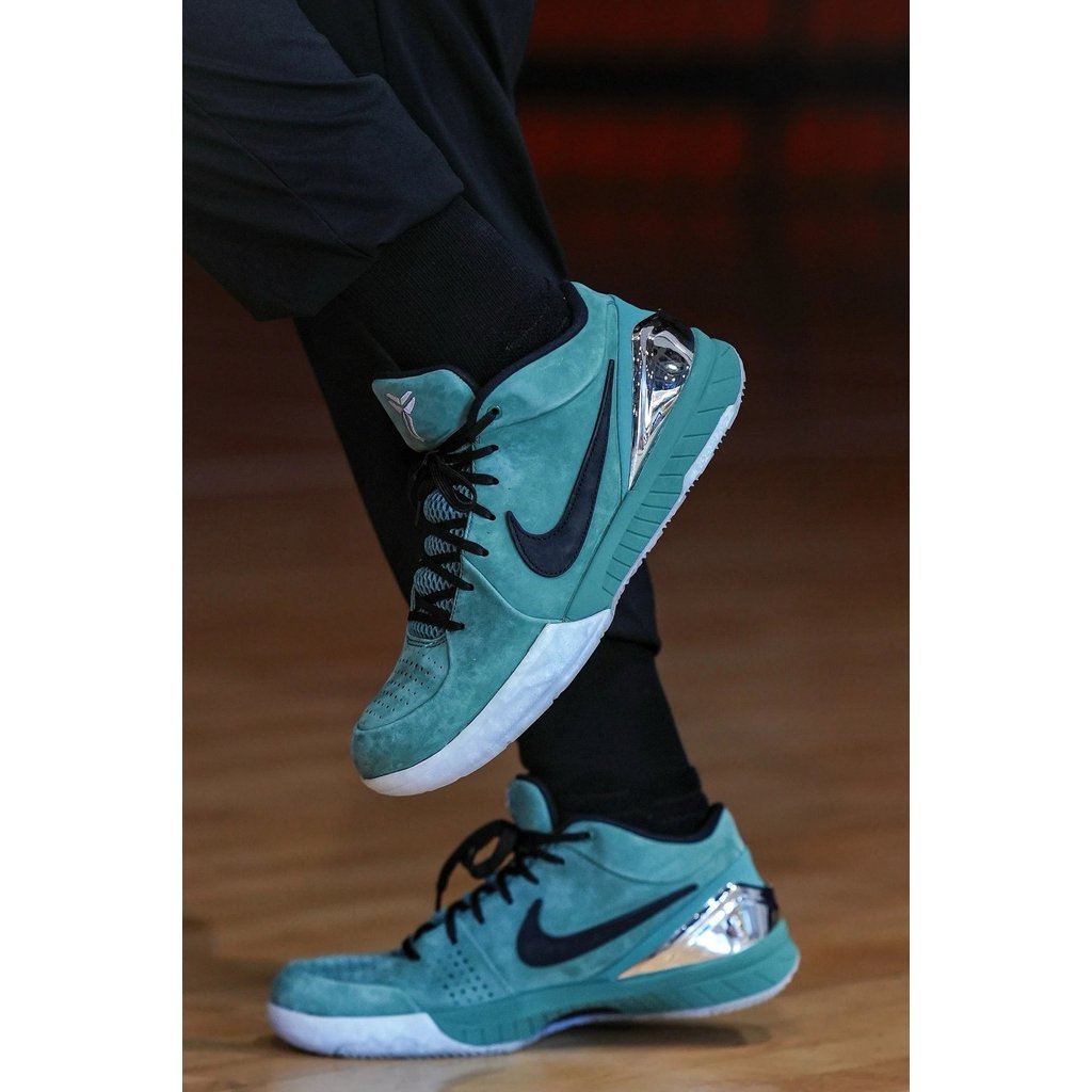 รองเท้าบาสเก็ตบอล Kobe Shoes x undefeated สำหรับผู้ชาย