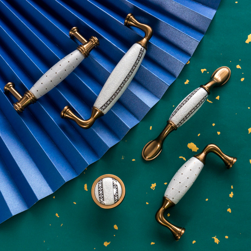 Nordic Light Luxury Retro สไตล์ยุคกลางเซรามิคภาษาฝรั่งเศสคํายุโรปสไตล์ตู้เสื้อผ้าตู้ครัวลิ้นชักตู้ปร