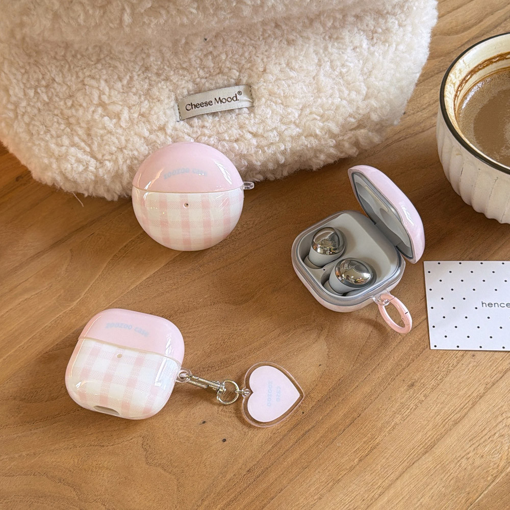 ตารางลายสก๊อตสีชมพูพร้อมพวงกุญแจหัวใจหูฟังสําหรับ Samsung Galaxy Buds 2 Live เคสสําหรับ Buds 3 4 Pro FE Core ชุดหูฟังนุ่ม