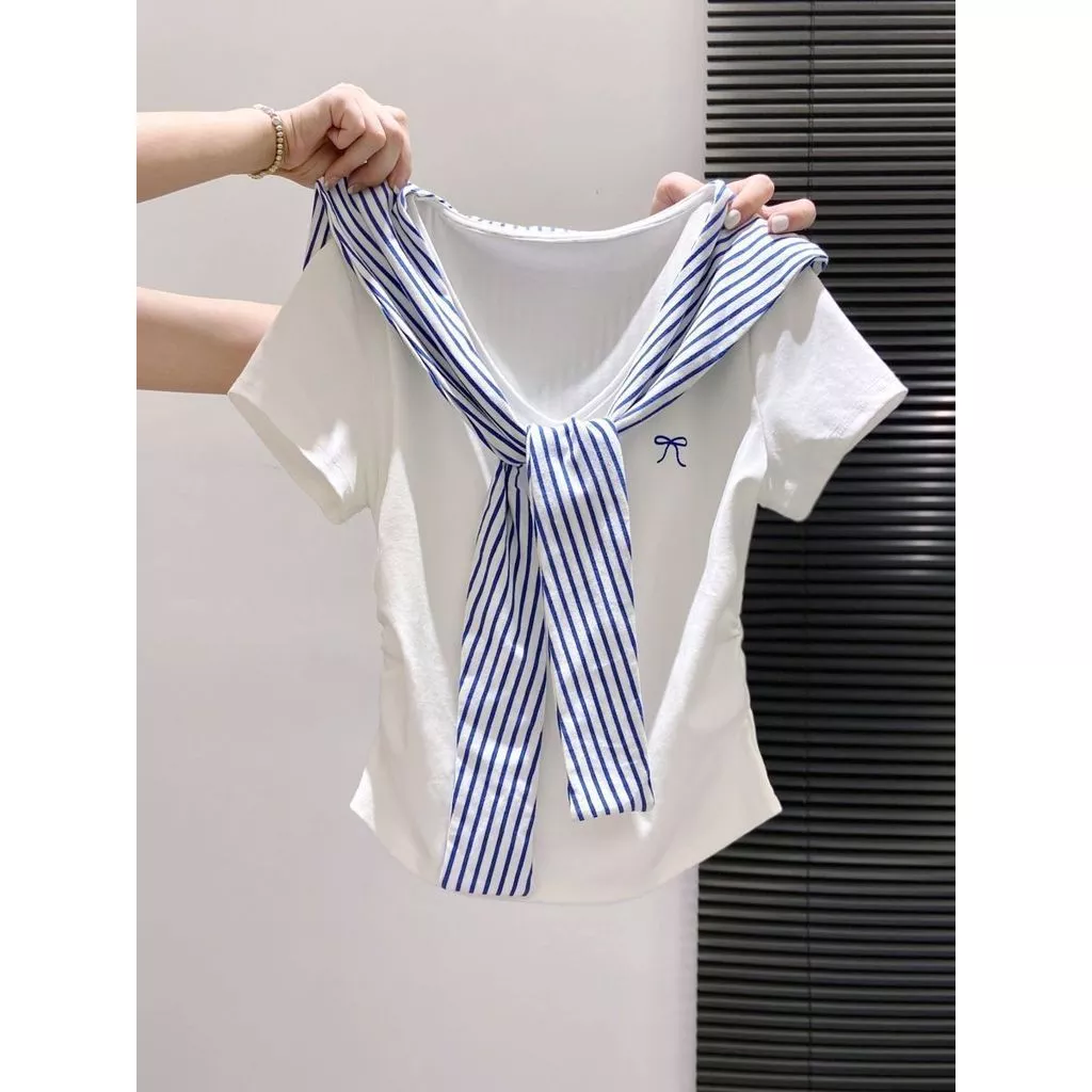 เสื้อผู้หญิงแขนสั้นลายดอกไม้ คอวีทรงเข้ารูป thumbnail 9