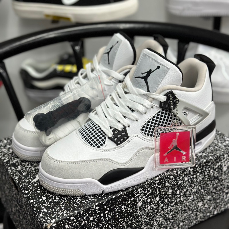 Air Jordan 4 "Military Black"