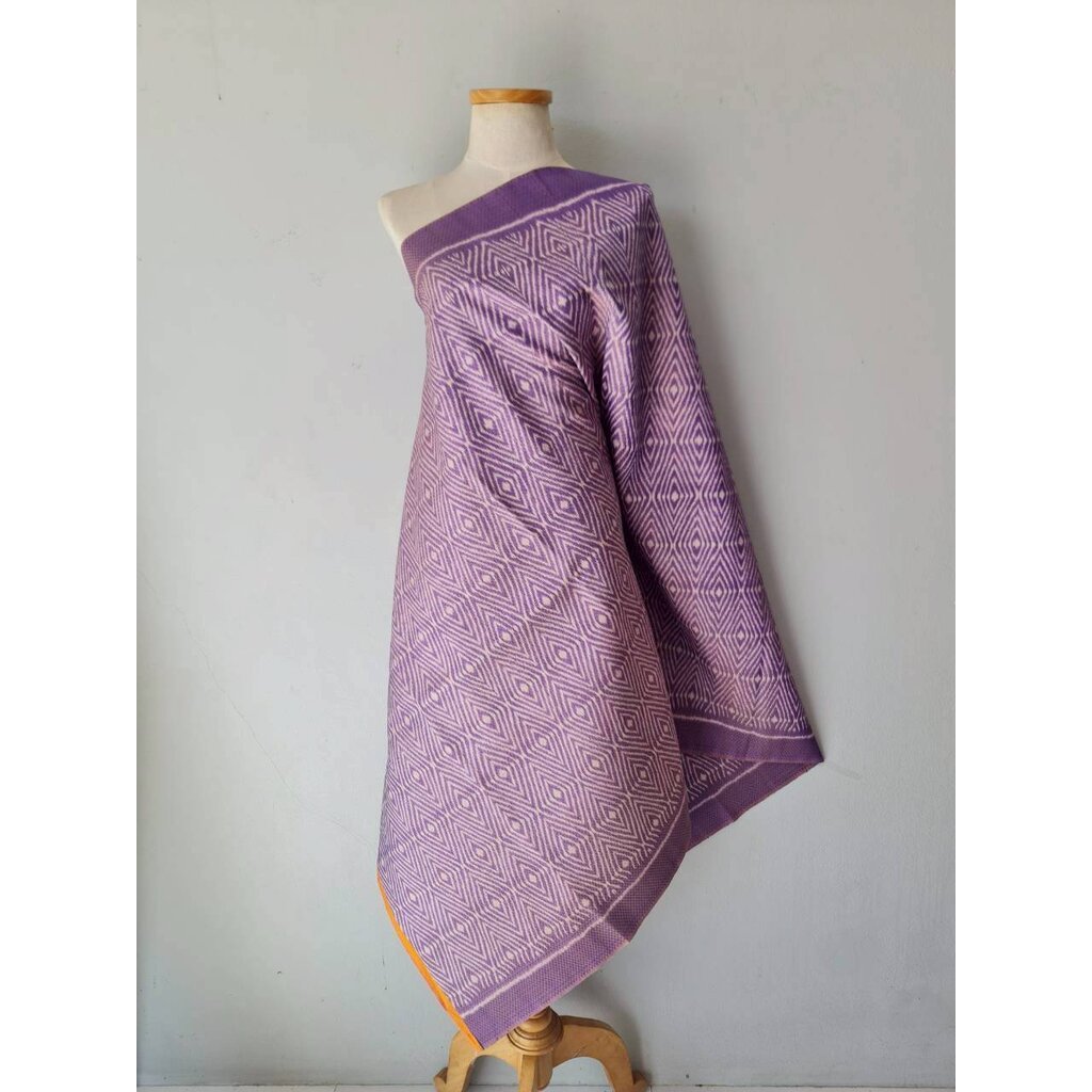 ซิ่น ผ้าไหมมัดหมี่ยกดอกลายราชวัตร ขนาด 1x2เมตร โทนสีม่วง รหัส L9A-MM4F-119-8