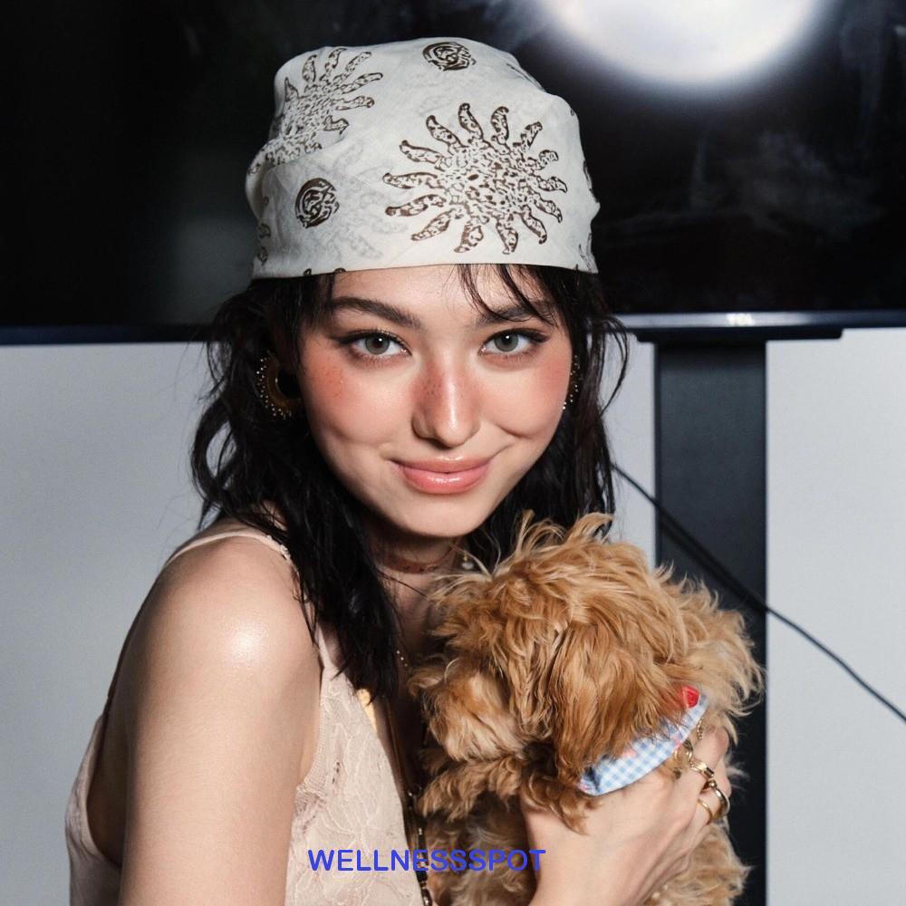 ผ้าพันคвหัวทรงสเควียร์ WELLNESSSPOT พิมพ์ลายดอกไม้Y2K สำหรับแฟชั่นHip-Hopและปังค์