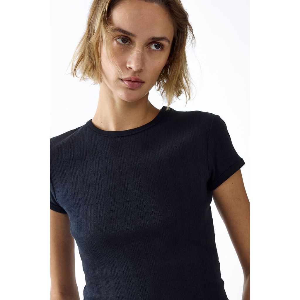 H&M(เอชแอนด์เอ็ม) เสื้อยืดถักผ้าพ้อยแตล ผู้หญิง 1333899_1
