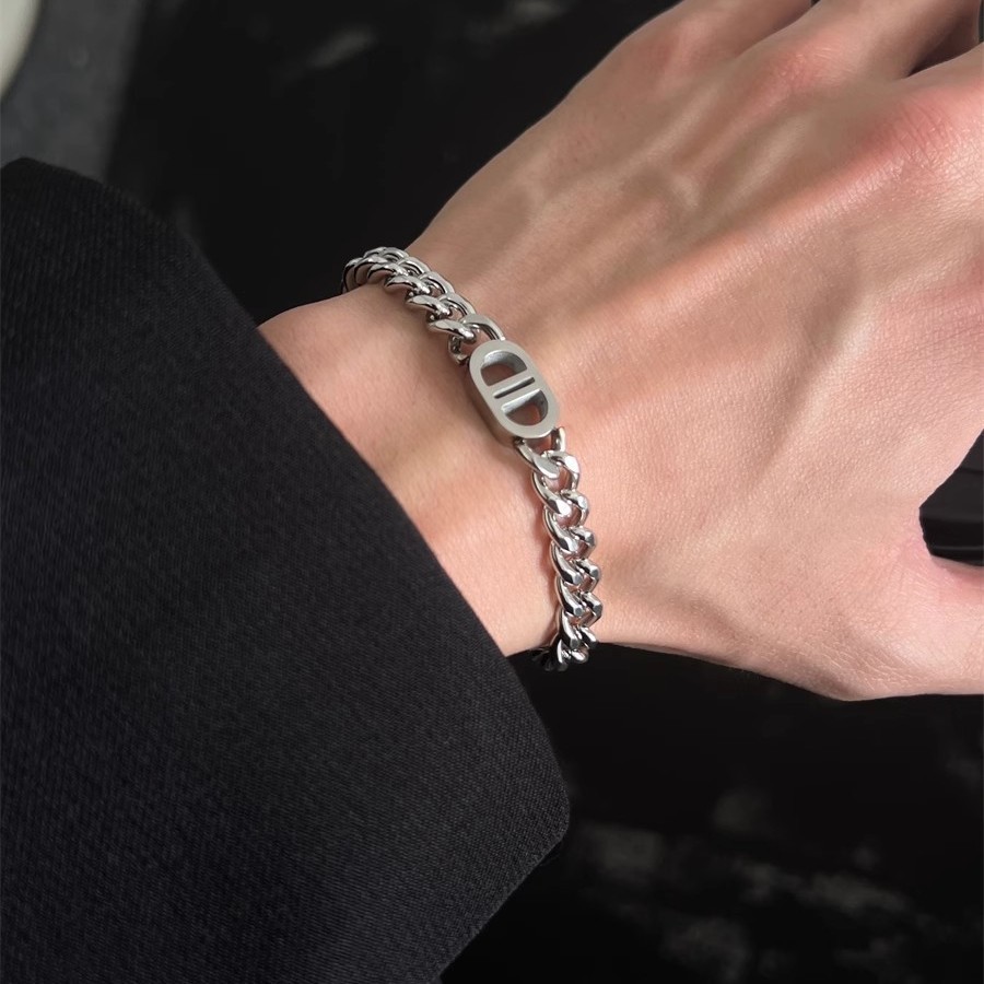 สร้อยคอเหล็กไทเทเนียมทรง Hip-Hop ลายตัวอักษร D หนา สำหรับผู้หญิง VFR19.19