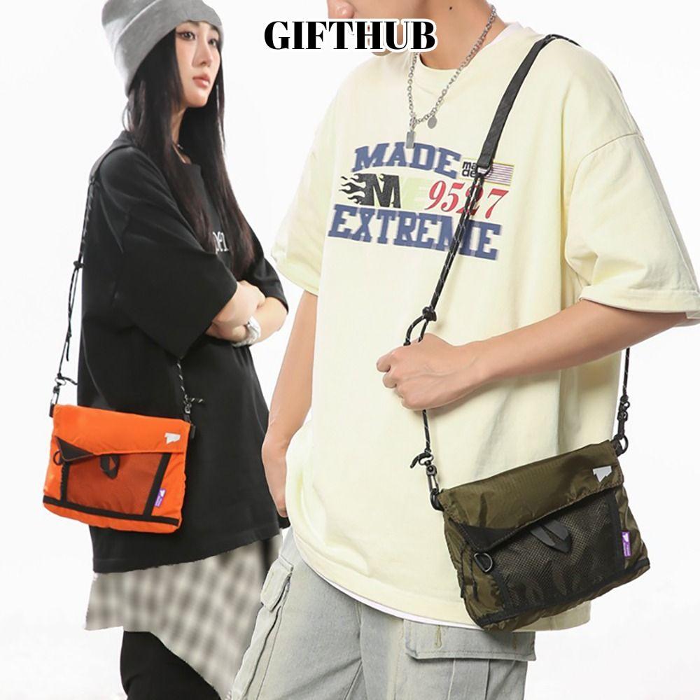 LULLABY Backpack สะพายอเนกประสงค์ ทำจากผ้าไนลอนและตาข่าย มีระบบป้องกันน้ำ และไฟสะท้อนแสงสำหรับเวลานighttime