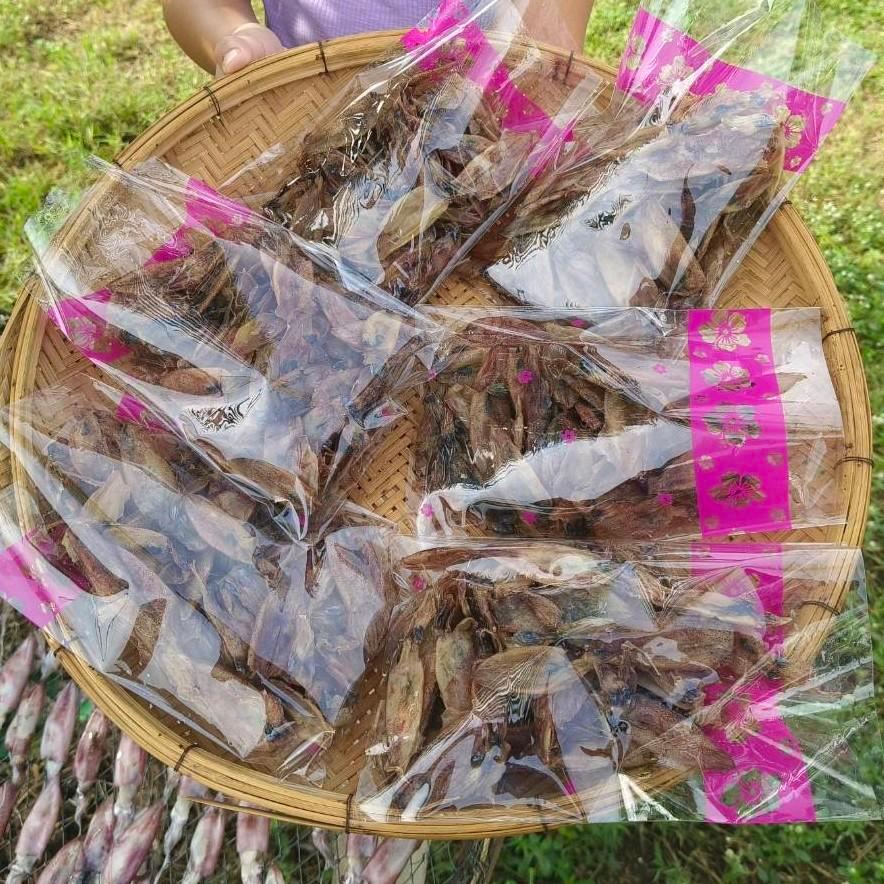 หมึกกะตอยตากแห้ง ใหม่ๆ หอมๆ แพ็คละ 100 กรัม 4 แพ็ค แถมฟรีหมึกกะตอย 2 แพ็ค