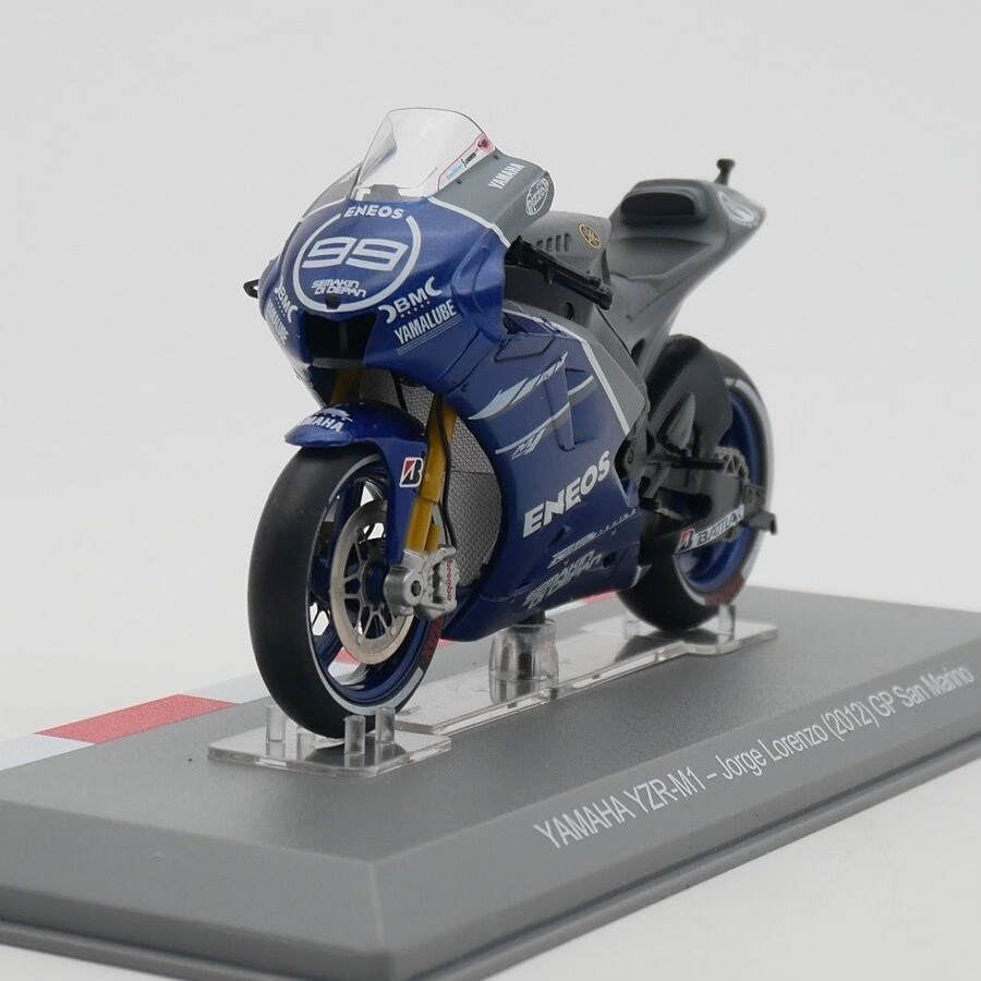Ixo Yamaha Yamaha YZR-M1 2012 #99 1/18 สี As Picture Base+Blister