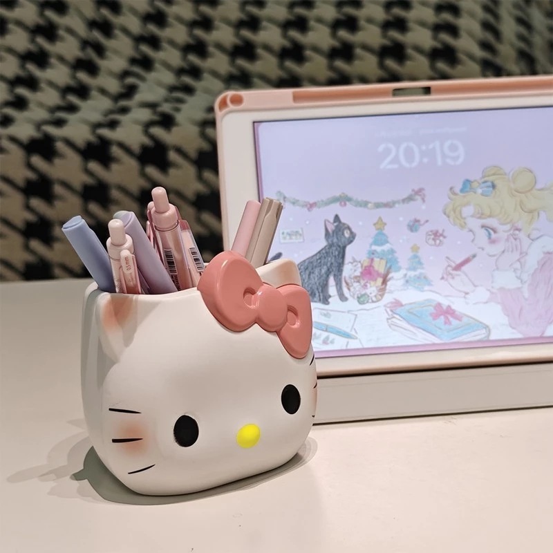 ที่ใส่ปากกา ที่ใส่แปรงแต่งหน้า ลายคิตตี้ กล่องเก็บของตั้งโต๊ะ การ์ตูน น่ารัก สำหรับนักเรียน ของขวัญ thumbnail 8