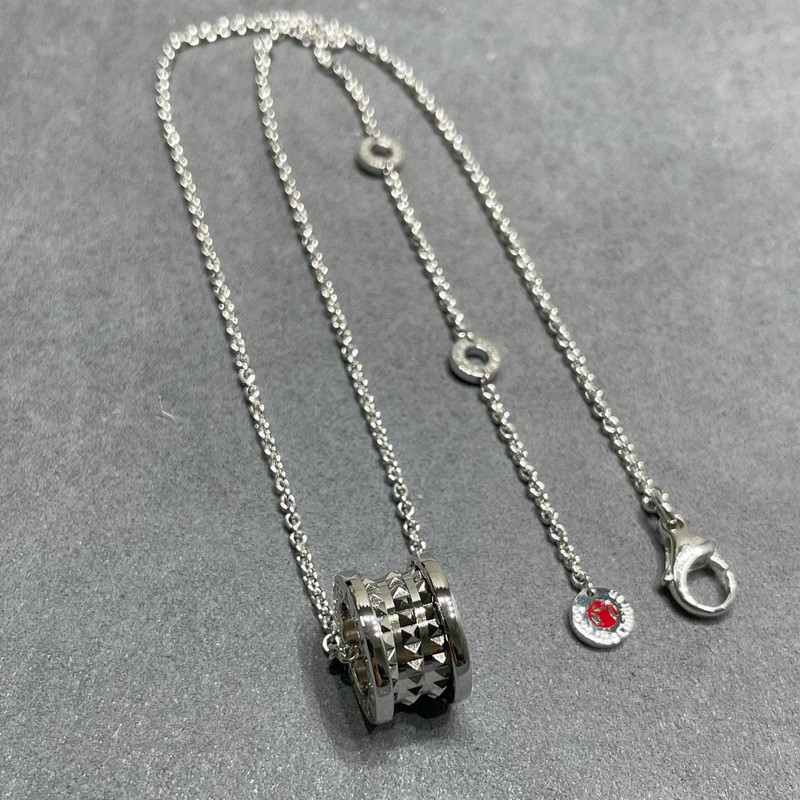 SUU5 Bv***ri S925Silver24New Little Red Man Rivet Necklace CNC Exquisitely Carved Versatile Pendant 