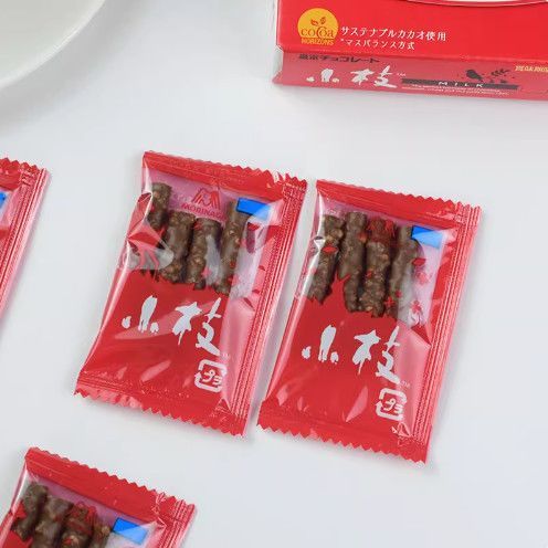 ญี่ปุ่นนําเข้า Morinaga Morinaga Morinaga Twig Chocolate Milk Tonkatsu Coated Biscuit Bar Snacks Sna