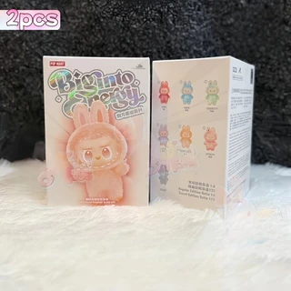 จี้พวงกุญแจlabubu สร้อยคอน่ารักแบบตุ๊กตา labubu พวงกุญแจ รุ่นใหม่ มาในกล่องของขวัญรูปตุ๊กตาปริศนา รูปแบบการ์ตูน เดียวกัน