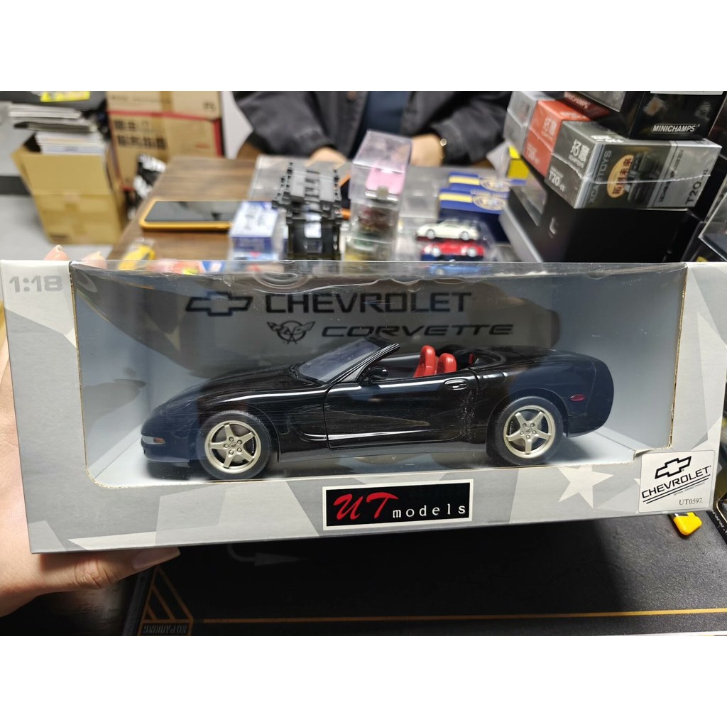 [สต๊อกพร้อม] 1 18 UT Chevette Corvette รุ่น Corvette 1: 18 Scale Black 1998 aa Foreboy autoart Conve