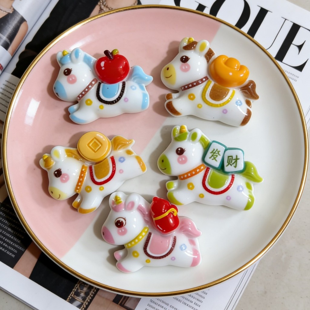 20 ชิ้นม้าน่ารักพร้อมเสน่ห์เรซินโชคลาภสําหรับ DIY (3-82)