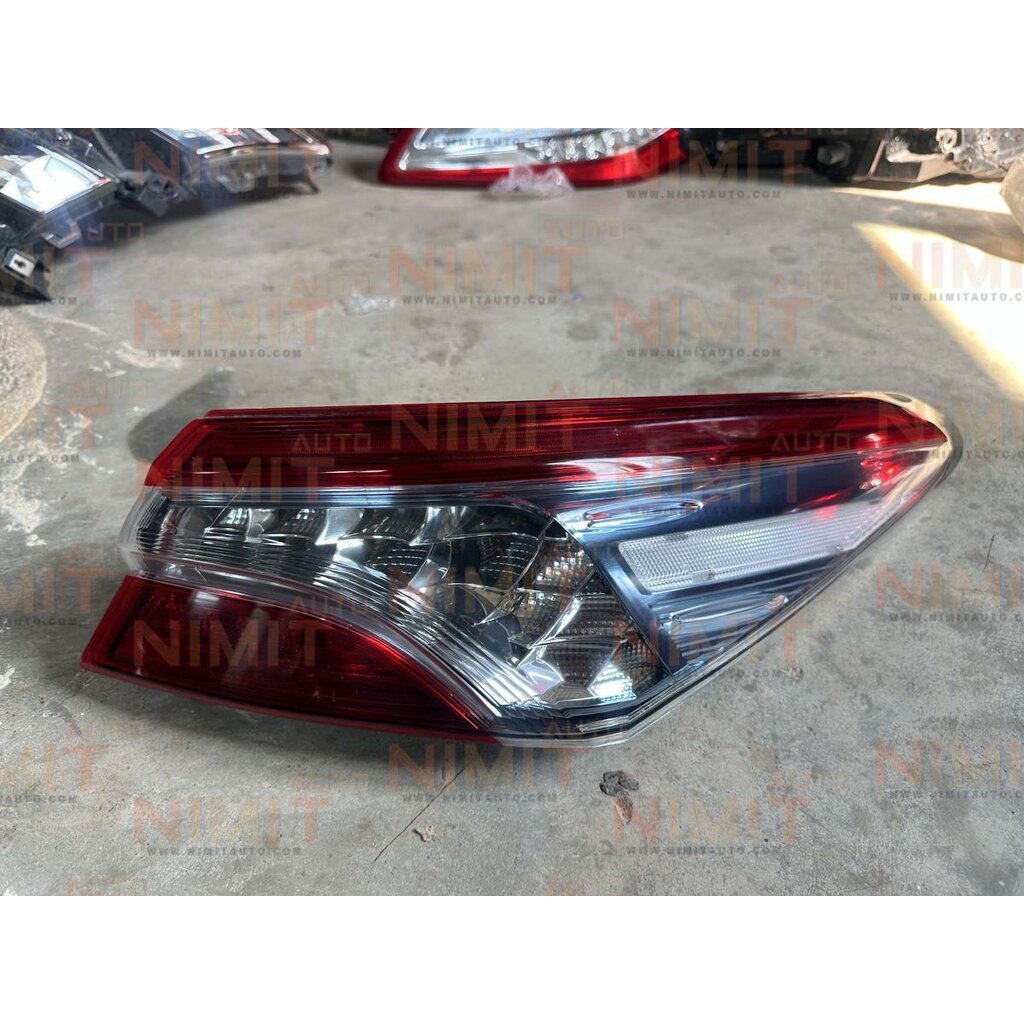 ไฟท้าย TOYOTA CAMRY HYBRID 2019 R