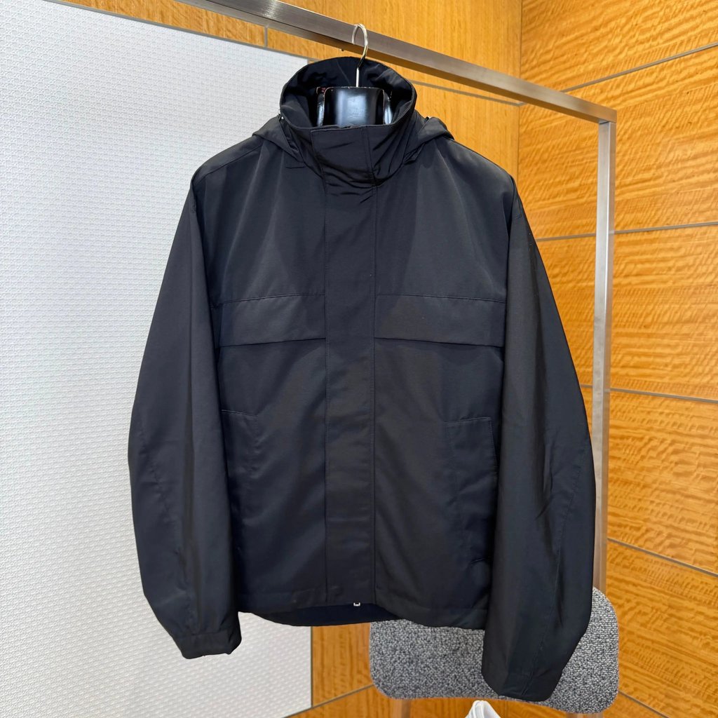 เสื้อแจ็คเก็ตมีฮู้ด แบบคอปกขาตั้ง จาก BRT