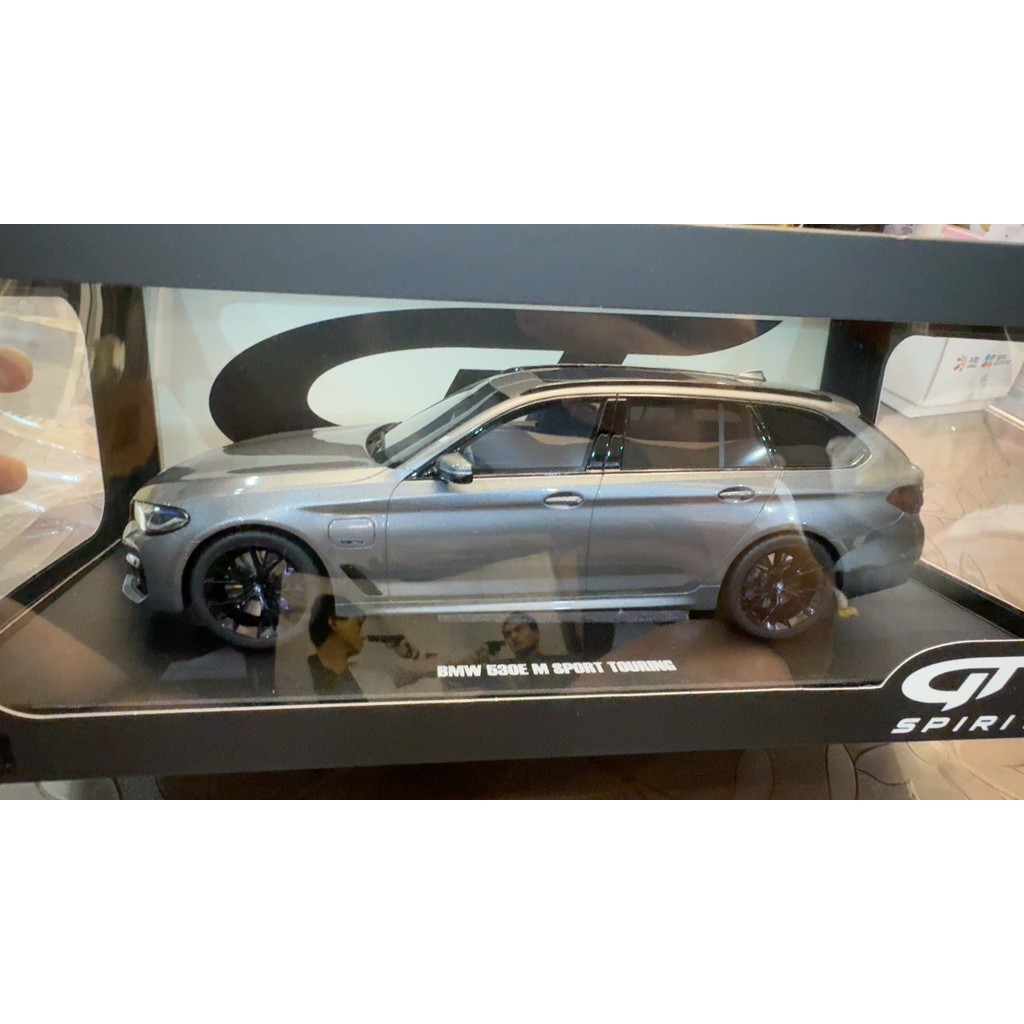 GT Spirit 1/18 GTS BMW BMW 530E XDRIVE Grey GT485 ไร้ที่ติใหม่เอี่ยม จัดส่งฟรีเสียหาย Self-Care