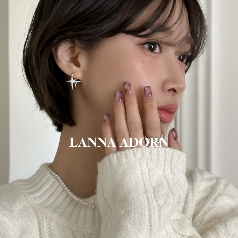 LA 💙COD พร้อมส่ง💙 ต่างหูผู้หญิง รูปดาวสี่แฉก เพทาย เข็มเงิน สไตล์เกาหลี อินส์ เรียบหรู มินิมอล ดีไซน์เฉพาะตัว ลุคแฟชั่น ใส่ง่าย แมทช์ได้ทุกลุค เทรนด์ยอดนิยม ใส่ได้ทุกวัน