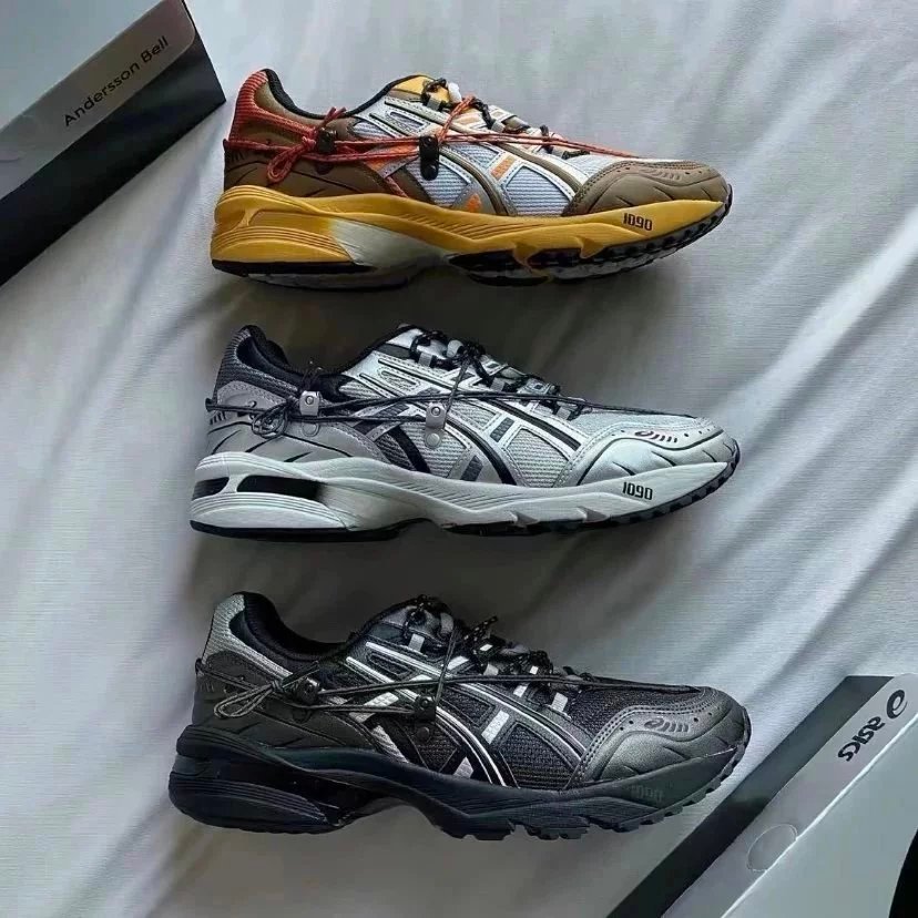 รองเท้าวิ่งและแต่งตัว ASICS สีเงินและดำ แบบเชือกผูก EL1090