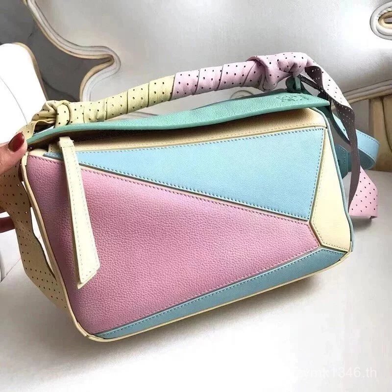LOEWE กระเป๋าผู้หญิง สุดยอด