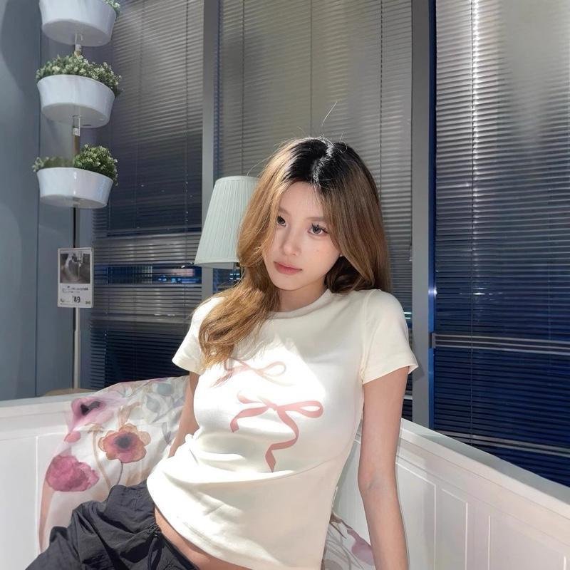 เสื้อครอปคอกลมแขนสั้น ลายโบว์งานพี่สาวเกาหลีสุดๆ! *พร้อมส่ง รอของ 1-3 วัน*