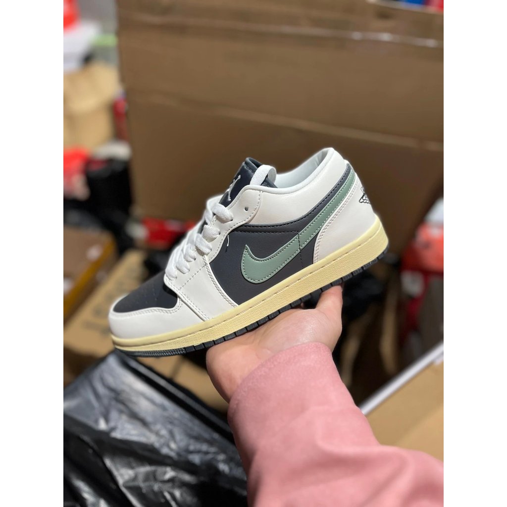 LY Air Jordan AJ1 Low Low-Top Black Green DC0774-001 Brand New Flowing Line ผลิต DT Version Only Equ