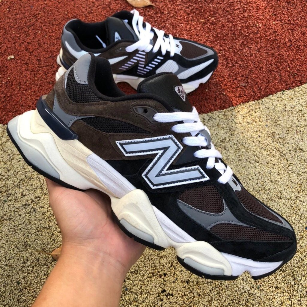 NB9060 Black Coffee Size: 36-46.5
New Balance NB9060 Retro Black Coffee Daddy Shoes รองเท้าผ้าใบ U90