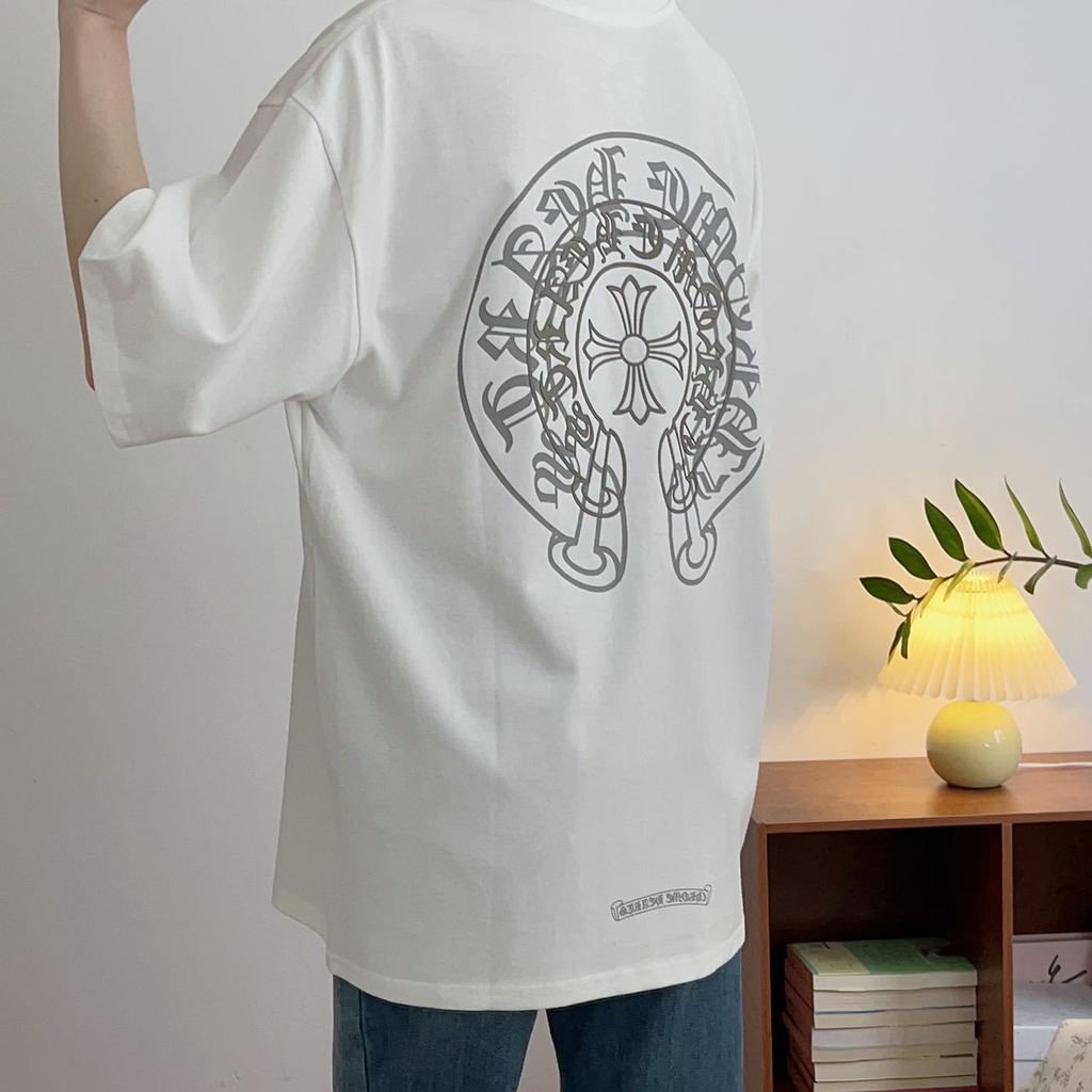 เสื้อยืดครอสคลาสสิก ฮอร์สชูโอเวอร์พริ้นท์ ออกแบบหลวม มีให้เลือกทั้งผู้ชายและผู้หญิง ราคา ถูกที่สุด ดีลบีเคเค รูปภาพหลัก