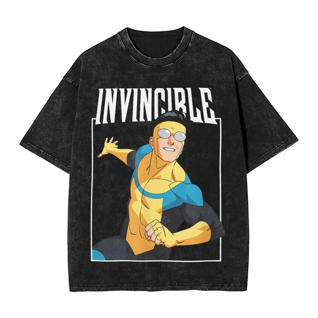 เสื้อยืดผ้าฝ้าย heavyweight washed พร้อมกราฟิกการ์ตูน Invincible Mark, Omni-Man, Thragg และ Atom Eve