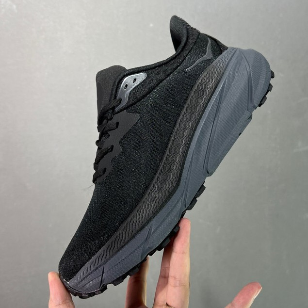 รองเท้า Hoka Challenger ATR Unisex EQT1