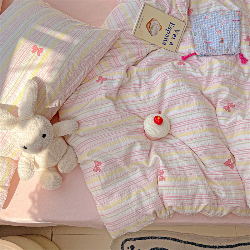 <Ready Stock> ชุดผ้าปูเตียง 4 ชิ้น ลายทางและลายหัวใจน่ารัก เนื้อนุ่มระบายอากาศดี ผ้าปูที่นอนเรียบลื่น หลายสไตล์ ใส่ได้ทุกขนาด 3ฟุต 3.5ฟุต 5ฟุต 6ฟุต ราคา ถูกที่สุด ดีลบีเคเค แกลเลอรีภาพที่ 6