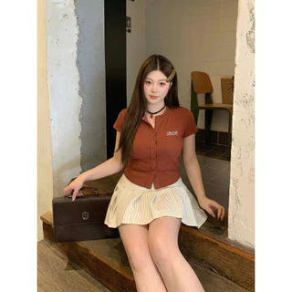 B&R พร้อมส่ง เสื้อยืดแขนสั้นทรงเข้ารูปสำหรับผู้หญิง เสื้อครอปเข้ารูปสำหรับสาวไซส์ใหญ่ ปุ่มกดคลายได้ ขนาด S-2XL