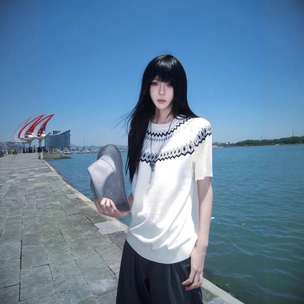 เสื้อยืดแขนสั้น IFG0 CleanFit ออกแบบตามสไตล์ฟิลิปปินส์ มีการถักขนสัตว์และผ้าไหมเย็นรอบคอ ระบายอากาศไ