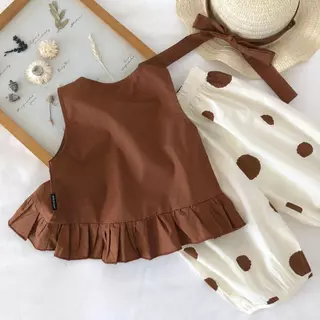 พร้อมส่ง💕 ชุดสูทเด็กผู้หญิง เสื้อแขนกุดสีน้ำตาล➕กางเกงขากว้างลายจุดสีน้ำตาลนม➕หมวกเข้าชุด