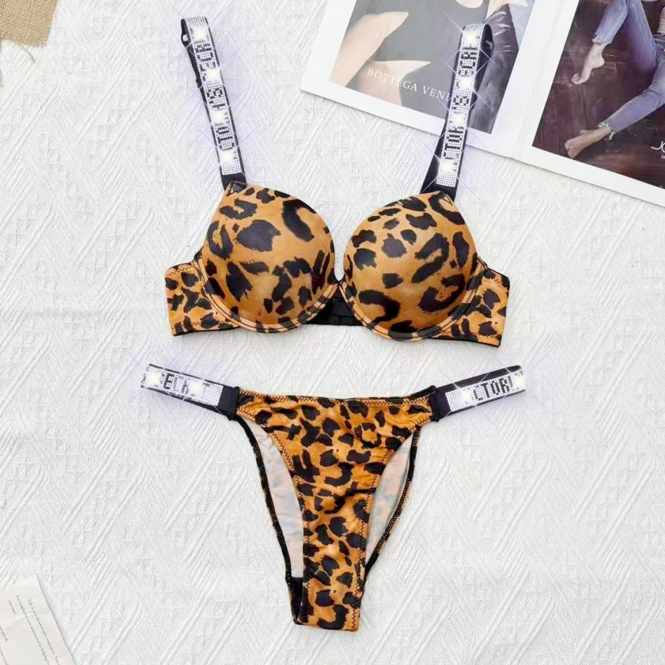 ชุดบิกีนี่ 2 ชิ้น พร้อม.Push Up Bra และสายรัดRhineStone สไตล์ลายเสือดาว ปี2026