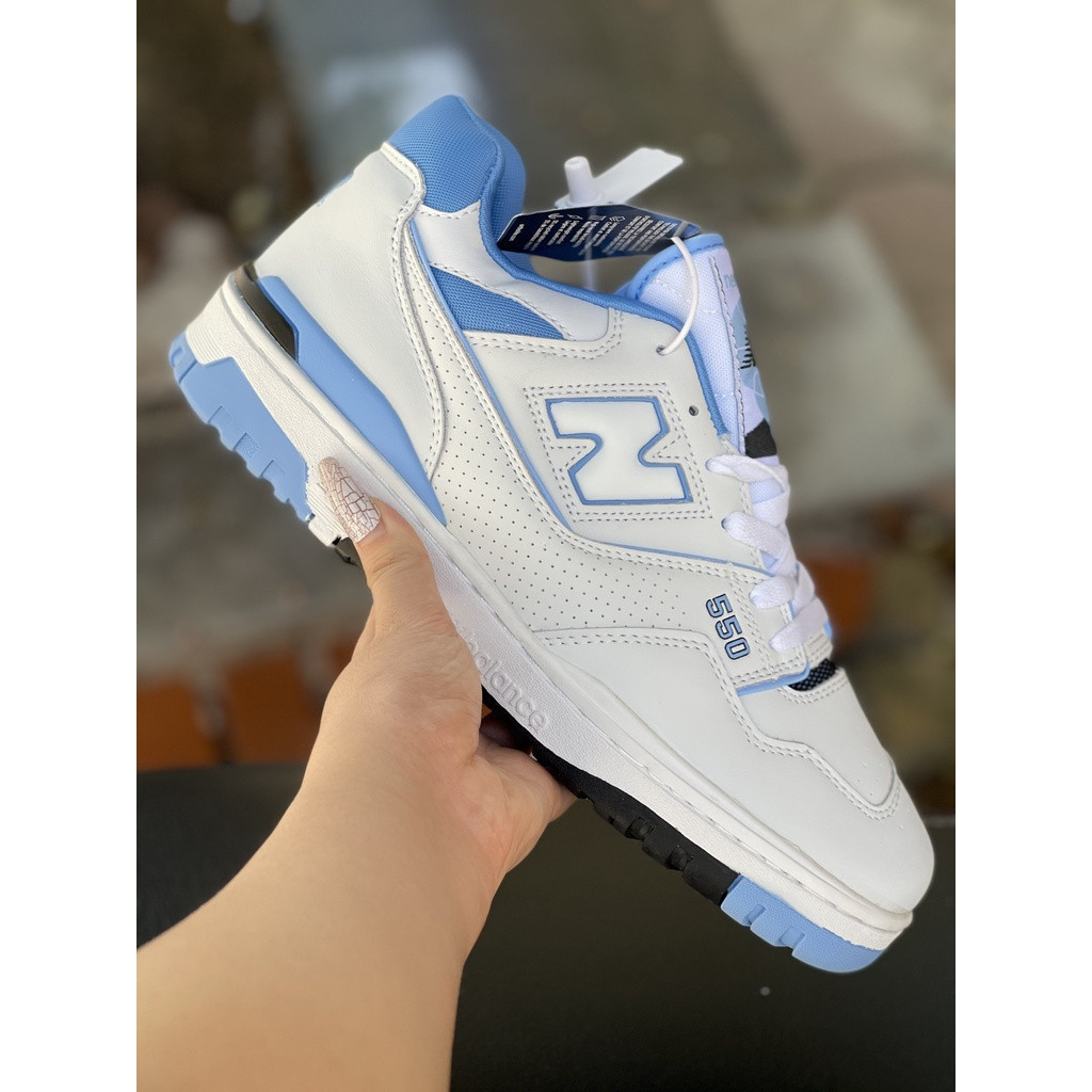 รองเท้าผ้าใบ New Balance 550 แบบ White/Blue สำหรับทั้งผู้ชายและผู้หญิง