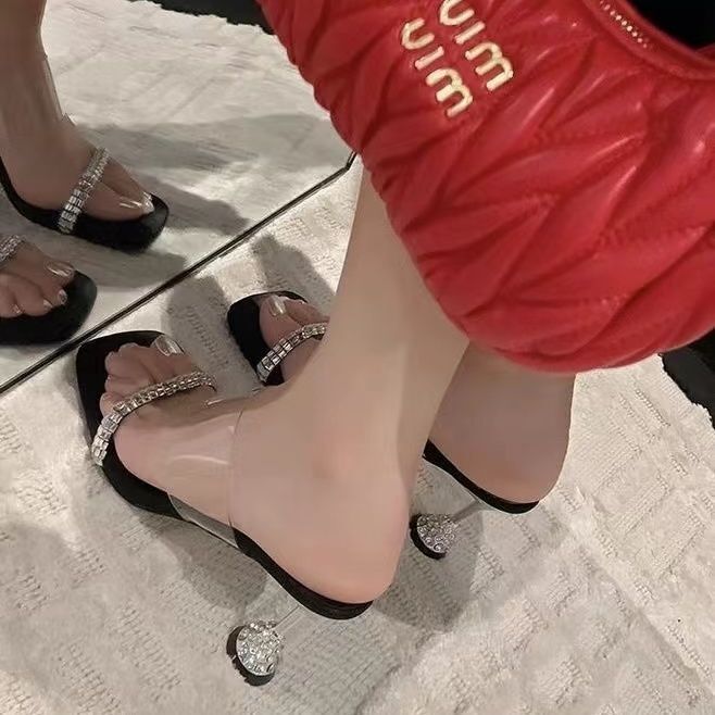 2025 ฤดูร้อนขายร้อนสแควร์ Toe High-End คริสตัลโปร่งใสรองเท้าแตะผู้หญิง Ultra-High Heel One-word Strap แฟชั่น Rhinestone รองเท้าแตะอินเทรนด์ฤดูร้อนนี้รองเท้าแตะที่ทันสมัยที่สุด