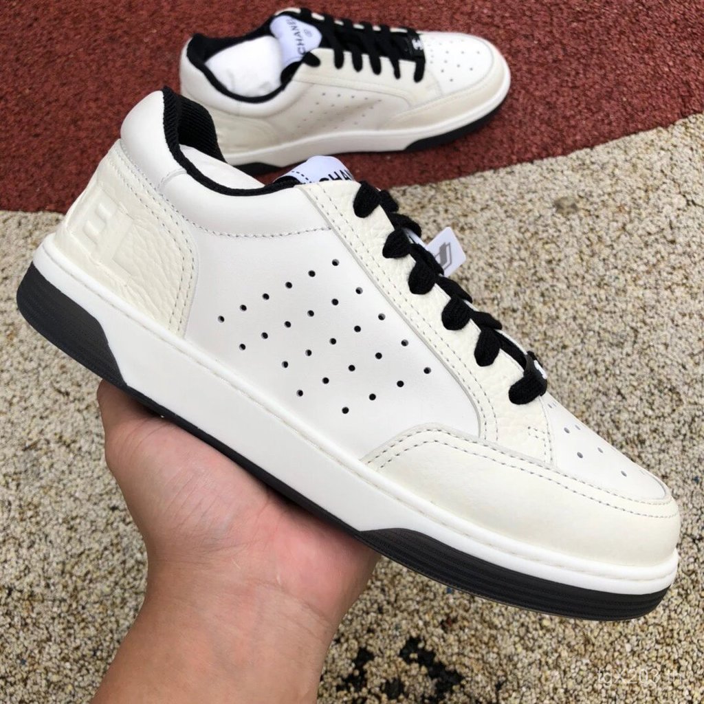 Chanel 22p White Black Size : 35-40
CHANEL CHANEL 22P Series รองเท้าผ้าใบลําลองผู้หญิงสีดําสีขาว