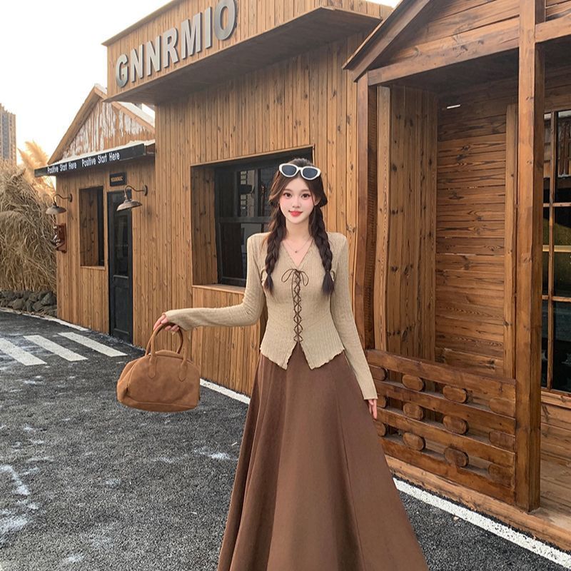 กระโปรงสไตล์ใหม่ขนาดการออกแบบฤดูใบไม้ร่วงด้านบน mm2025fashion Laced-Up Pat ชุดหญิง cod ไขมัน Slim-Fi