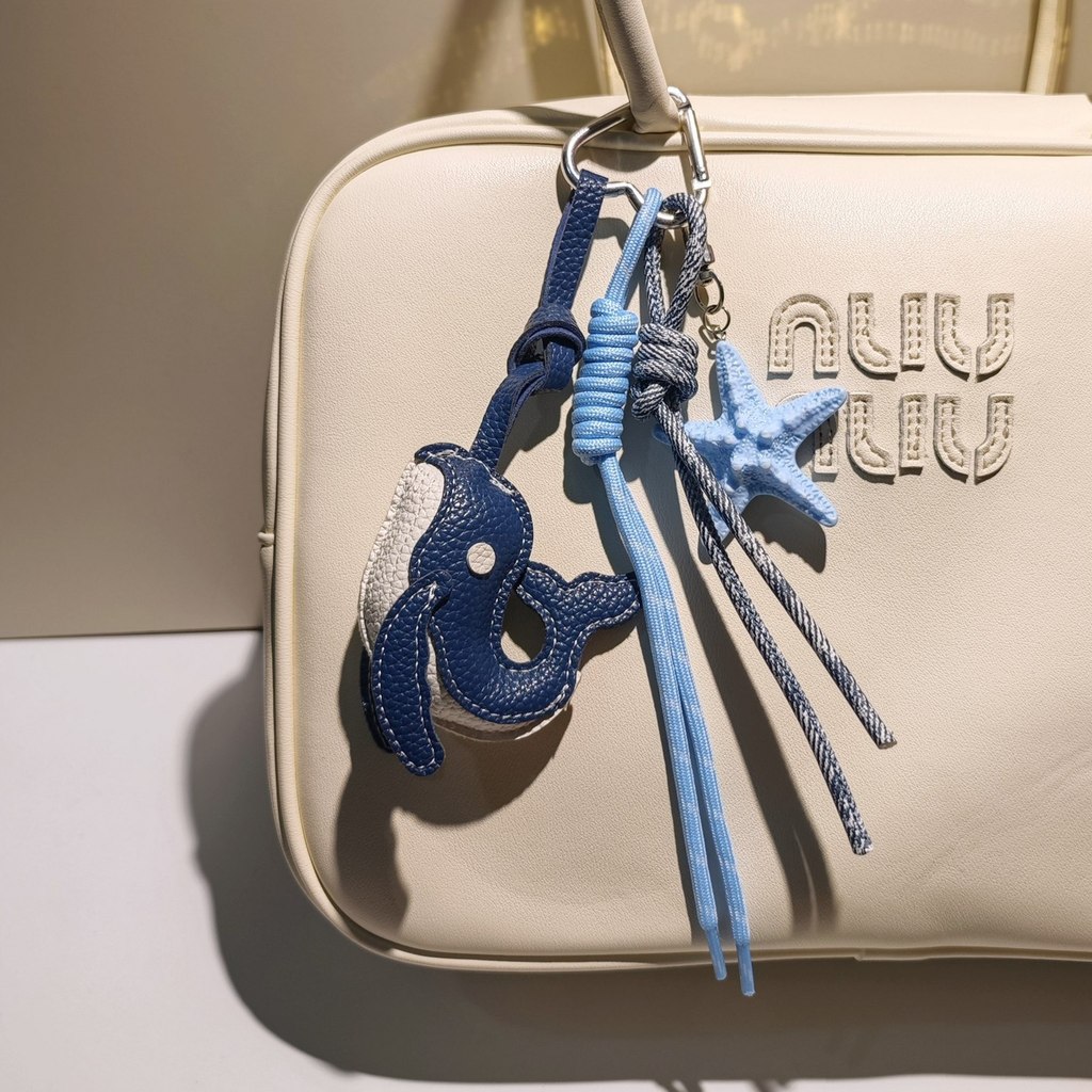 【Ready Stock】 Internet Celebrity Whale Light Luxury Leather Pendant Keychain Cartoon Cute Dancing Wh