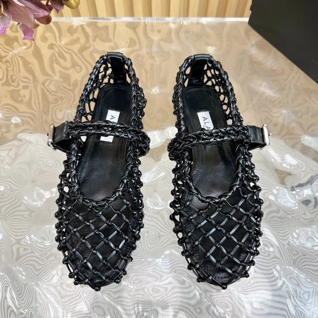 First-Line ยี่ห้อ alaia Hollow รองเท้าเซ็กซี่สไตล์ใหม่ภาษาฝรั่งเศสคําทอเดี่ยว Go สไตล์ใหม่