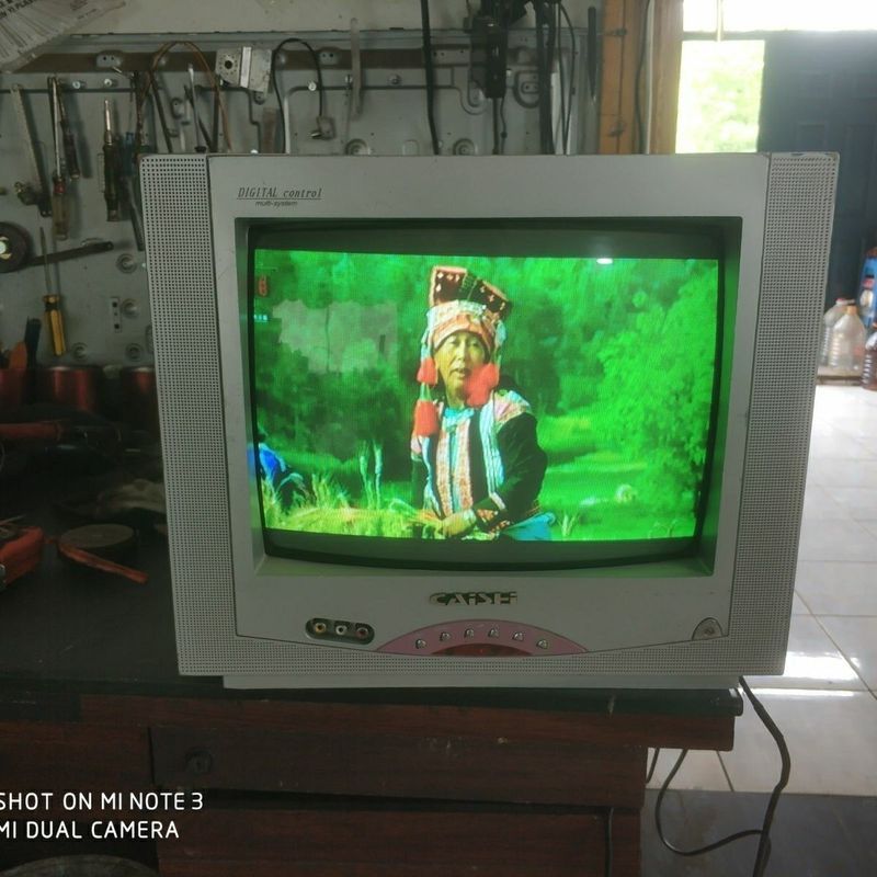 Yang Chaochan Chaomao Commercial Co., Ltd. 80s Old-fashioned 47cm Color TV สีดําสีขาวทีวีสามารถเชื่อ