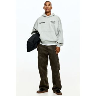 H&M(เอชแอนด์เอ็ม) ฮู้ดดี้ทรงหลวม Men Loose Fit Hoodie 131393…
